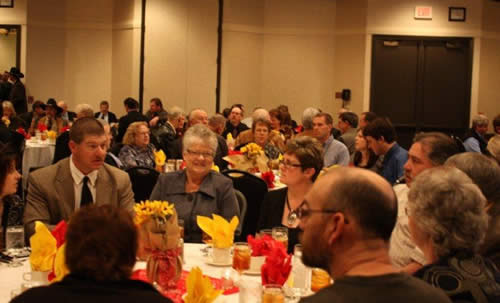 Kevin Ediger, Judy Hostetler enjoying dinner at the KAA-KAAA convention.