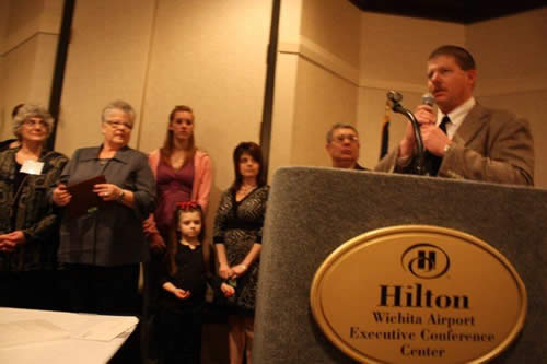 Kevin Ediger accepts the Hall of Fame honor for the late Garry Hostetler and his family.