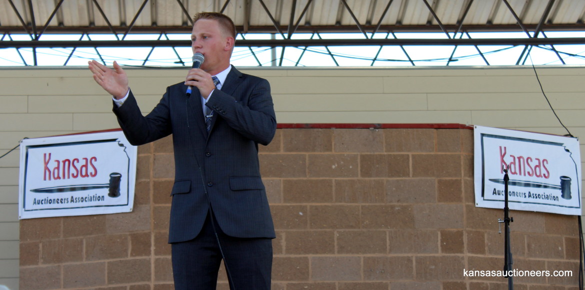 Jeff Garber competing in the 2015 Kansas Auctioneer finals.