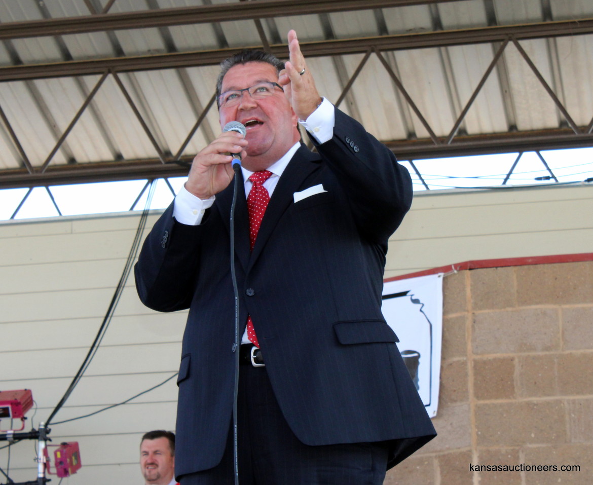 Lenny Mullin competing in the 2015 Kansas Auctioneer finals.
