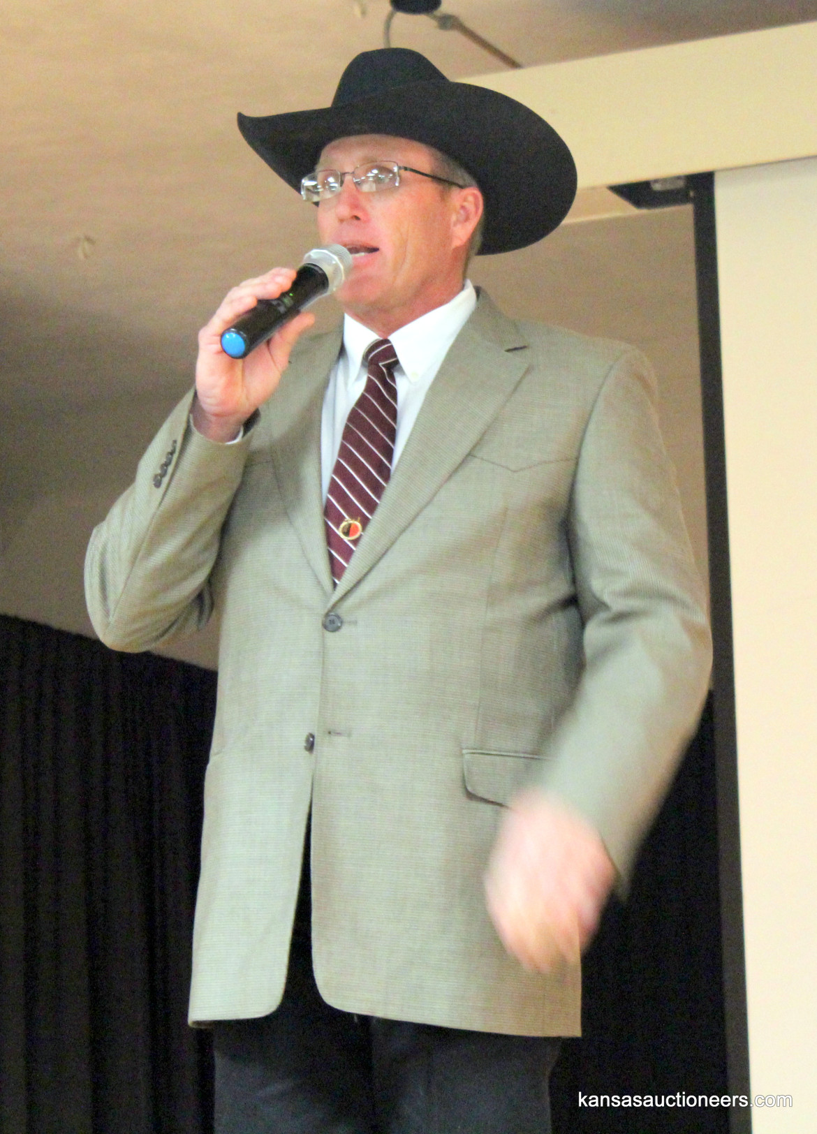 Justin Banzhaf competing in the 2016 Kansas Auctioneer Preliminaries.