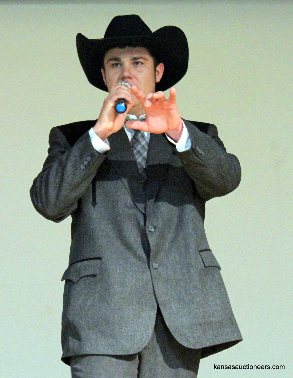 Jase Hubert competing in the 2016 Kansas Auctioneer Preliminaries.
