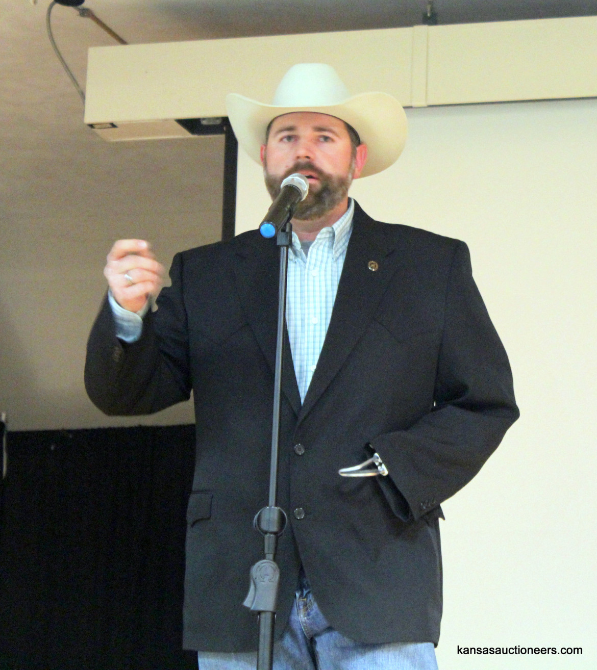 Ross Daniels competing in the 2016 Kansas Auctioneer Preliminaries.