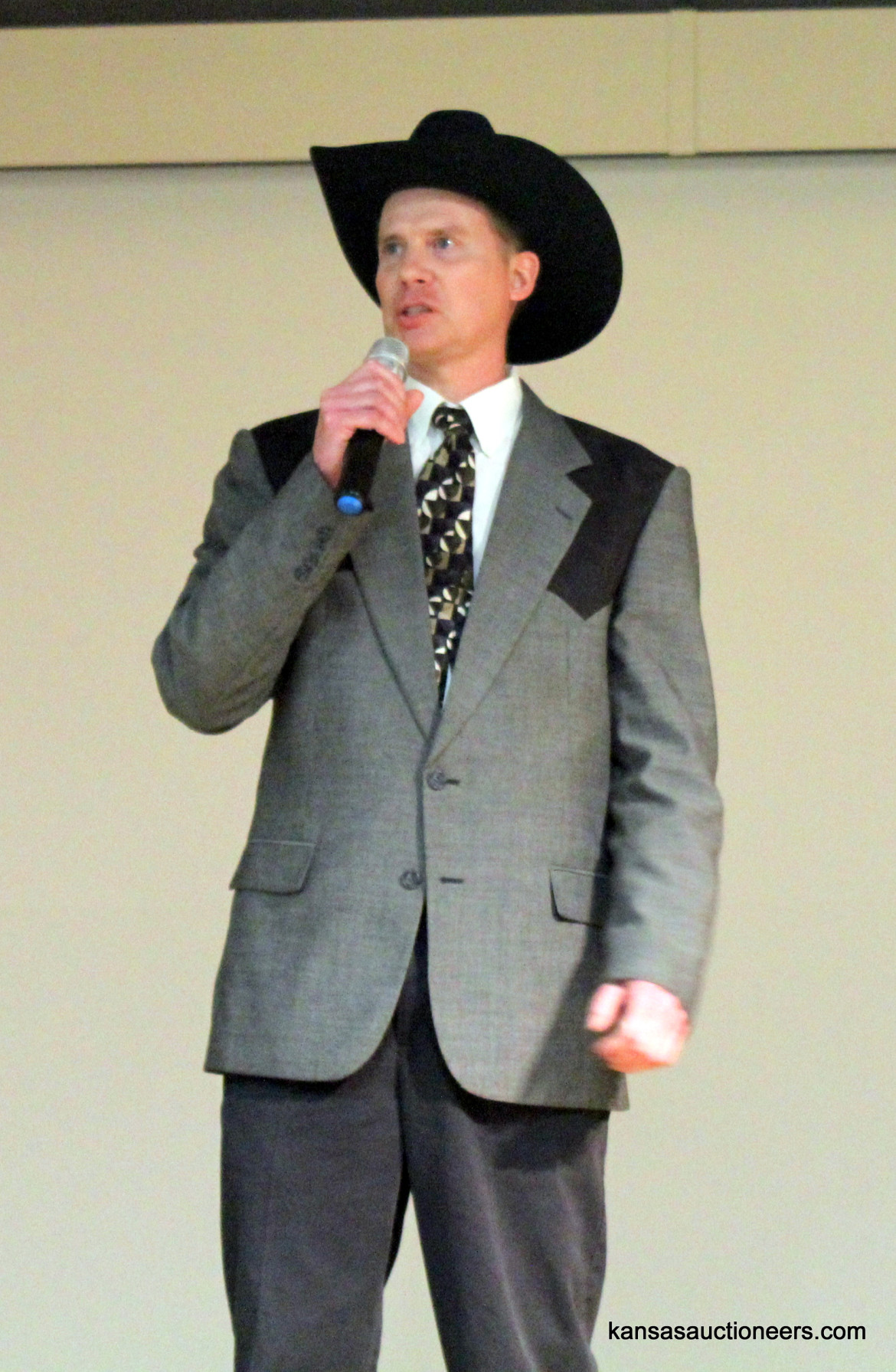 Troy Wedel competing in the 2016 Kansas Auctioneer Preliminaries.